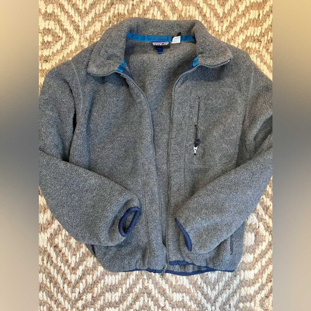 Vtg patagonia grey jacket.